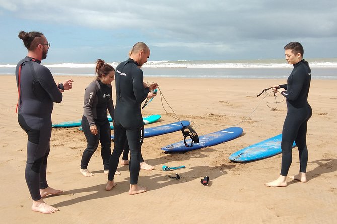 2h surfing in uncrowded spots - The value of $32.22 per person