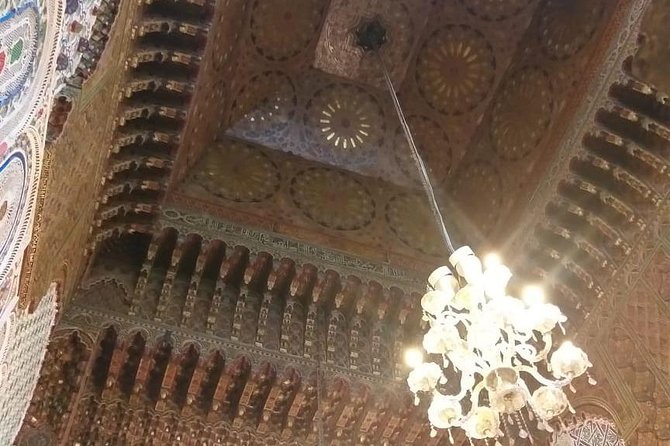 A Unique Experience In Fez With A Guide And A Driver (Full Day) - Al-Qarawiyyin and Moulay Idriss II