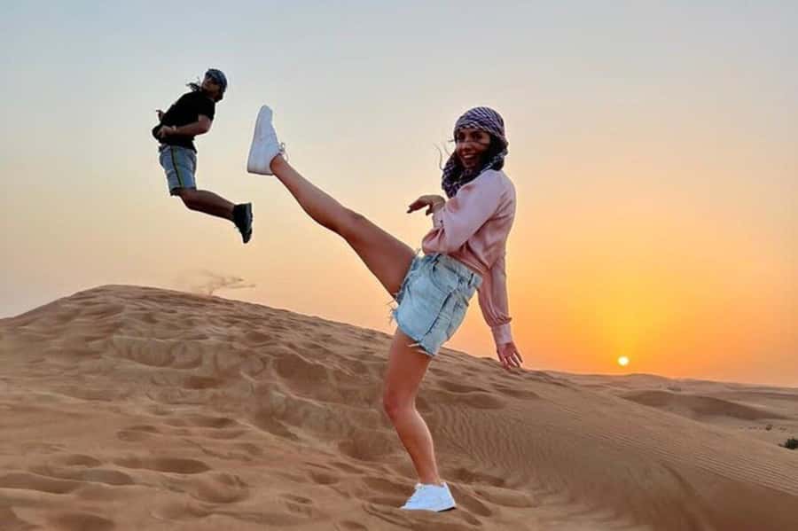 Agadir: Sandboarding Guided Experience & Visit to the Canyon - Learning to sandboard on smaller slopes