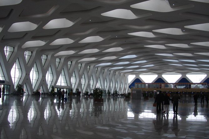 Airport transfer Marrakech: Transfer to your hotel in Marrakech - Meeting your bilingual driver at Menara Airport