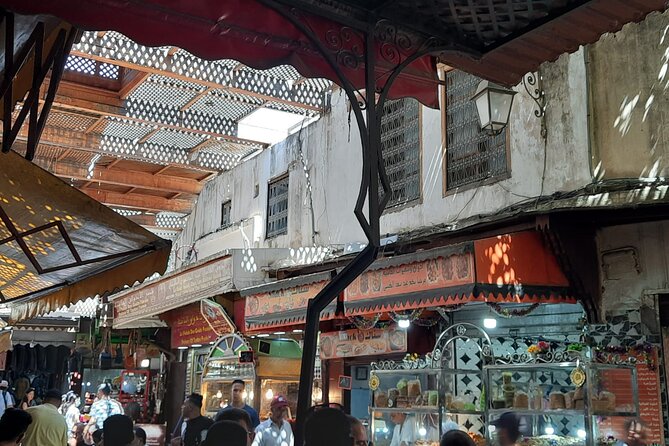 Authentic Fez tour - Al-Attarine Madrasa and Moroccan design