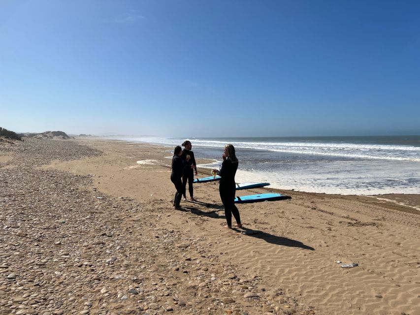 Beginners friendly surf in nice spots - Choosing a quieter beach, with one important caution