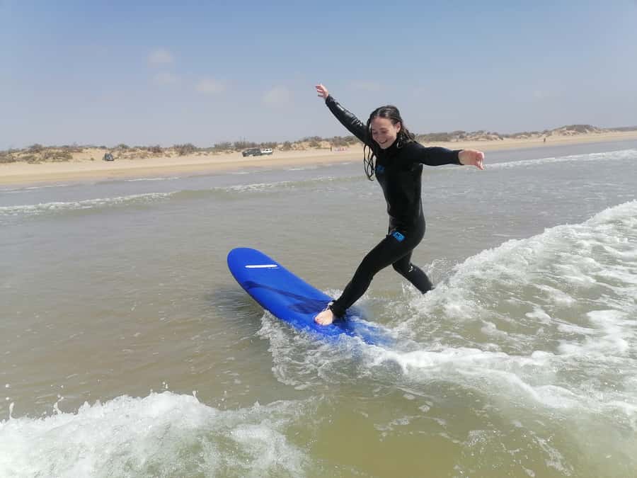 Beginners friendly surf in nice spots - The instructors make the difference
