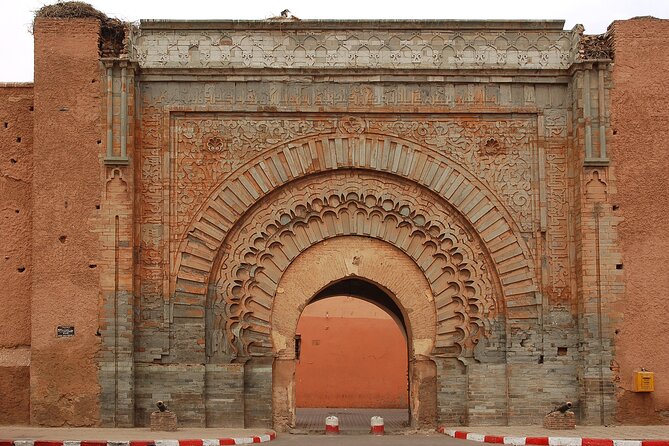 Casablanca 1-Day Layover Private Tour and Authentic Moroccan Bath - Central Casablanca mixes parks, churches, and grand squares