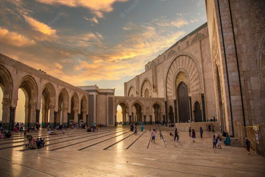 Casablanca City Night Tour and Traditional Moroccan Dinner - The guide can make or break a four-hour city tour