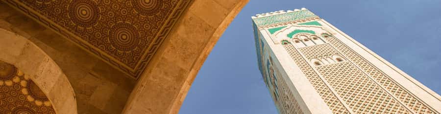 Casablanca Cultural Tour: Medina, Views & Local Delights - Mohammed V Square and the city’s grand center