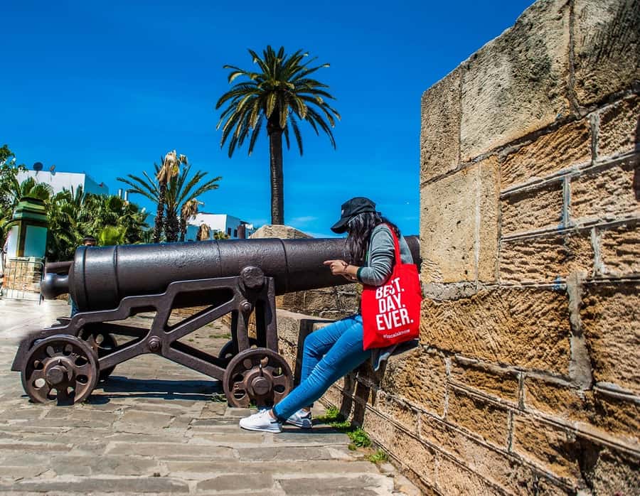 Casablanca Cultural Tour: Medina, Views & Local Delights - Taxi rides are part of the Casablanca lesson