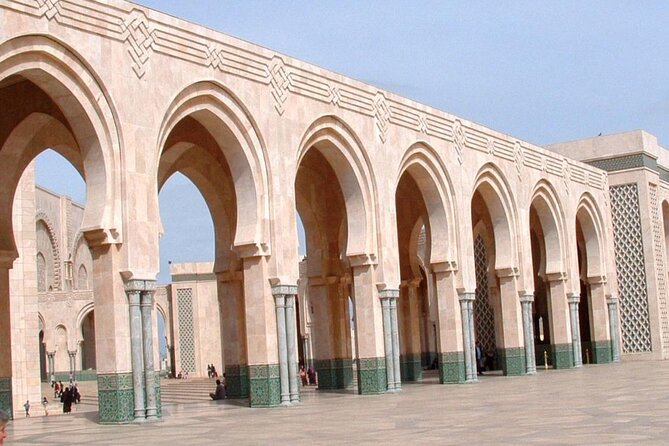 Casablanca Guided Tour with professional guide and lux vehicle - Ain Diab Corniche and the public beach