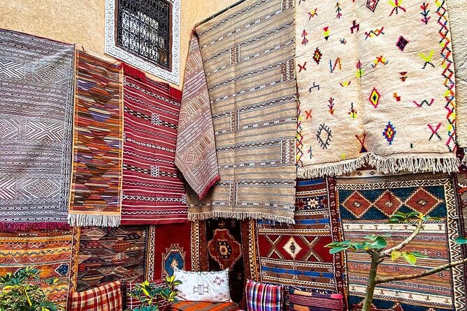 Casablanca Half -day journey - Mohammed V Square and Notre-Dame de Lourdes