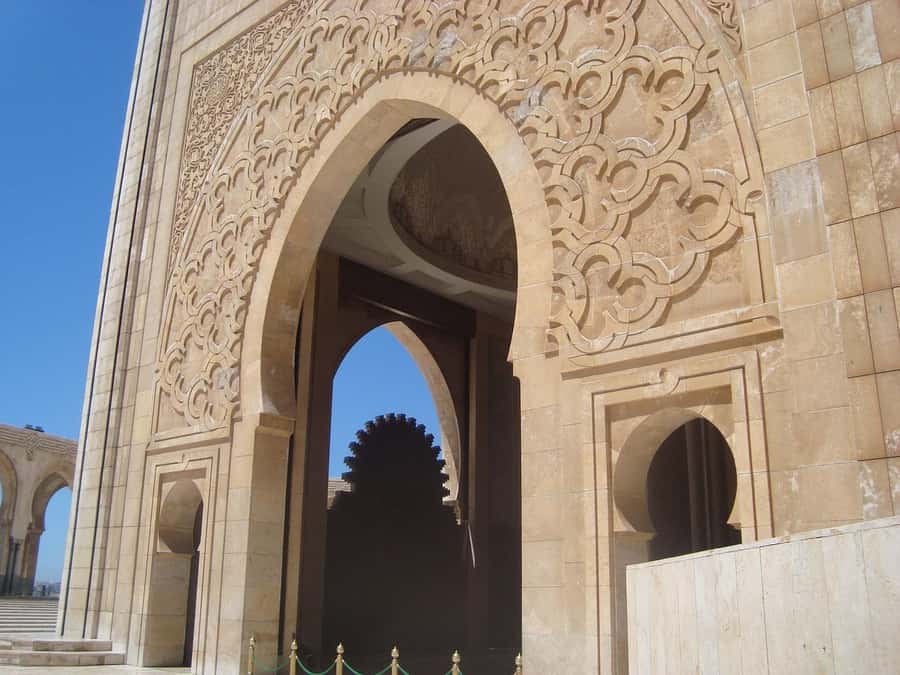 Casablanca: Hassan II Mosque & City Highlights Tour - What the vehicle and guide add to the experience
