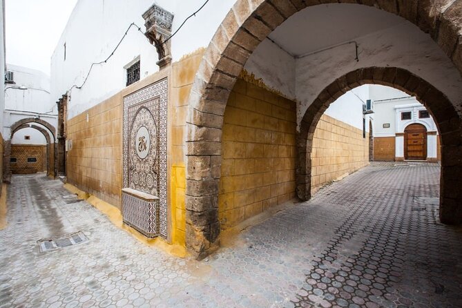 Casablanca Layover Tour with Round-Trip Airport Transfer - Mohammed V Square and the City Center