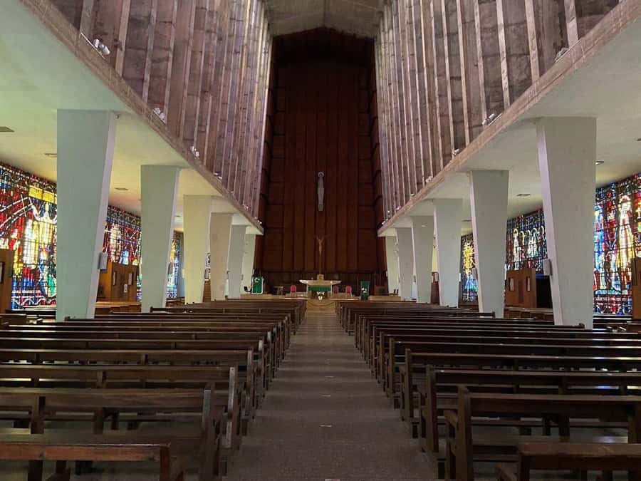 Casablanca: Private Guided Tour - Two churches, two very different interiors