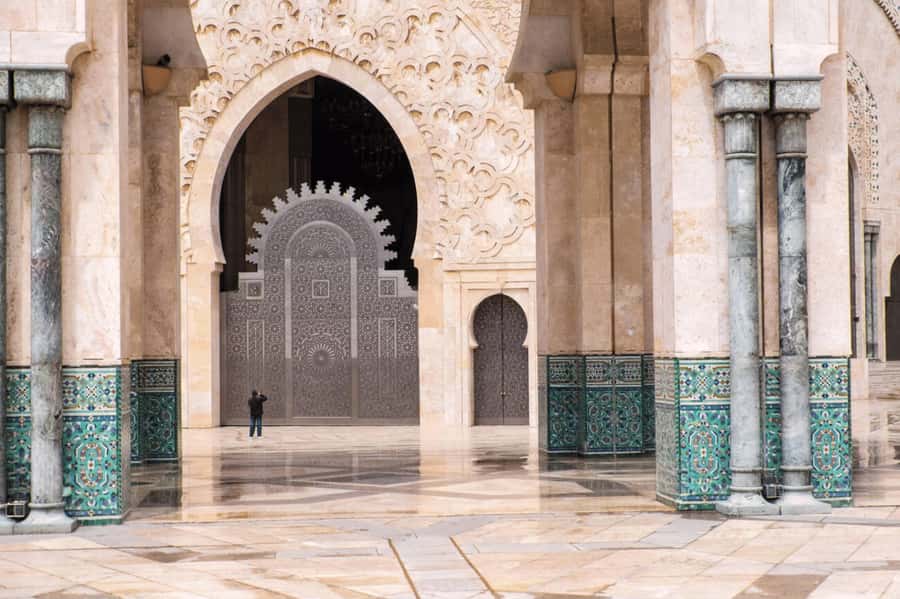 Casablanca: Private Guided Tour with Hassan II Mosque Ticket - Habbous: tea, crafts, and a slower shopping stop