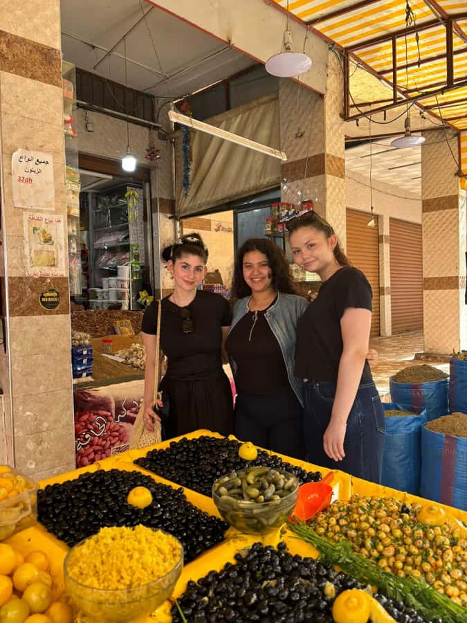 Casablanca : Traditional Moroccan Cooking Class with Locals - Entering a Casablanca family home