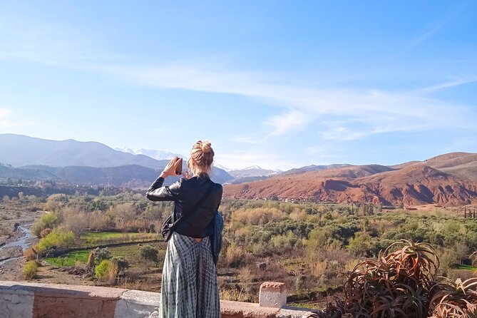 De Marrakech: Visite des montagnes de l'Atlas avec un guide - Waterfalls, mountain views, and the harder descent