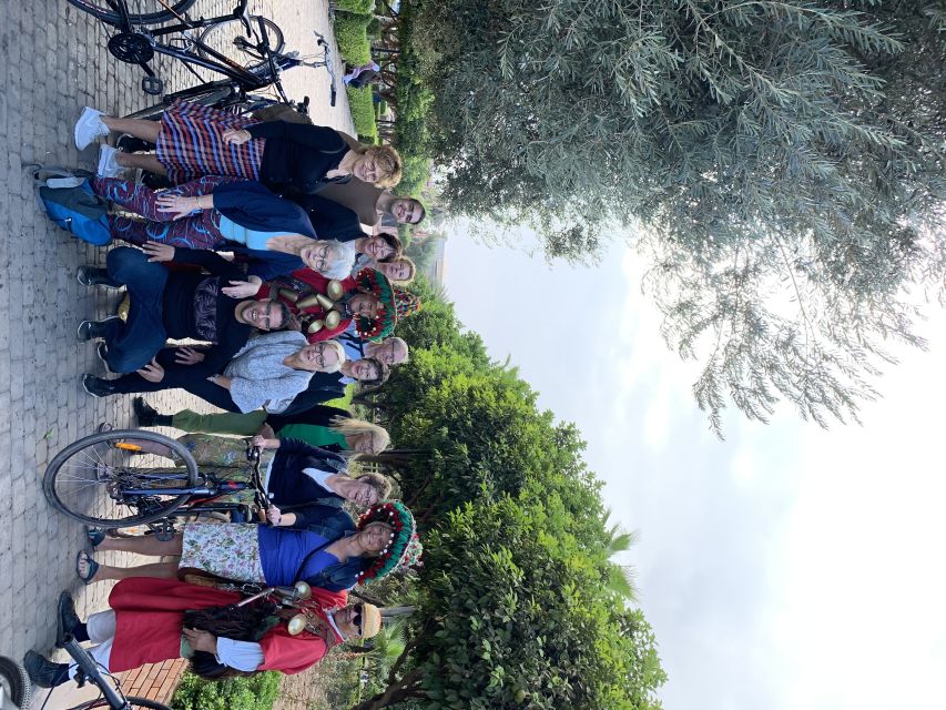 Dutch Bike Tour in Marrakech with Local Guide - Entering the medina by bicycle