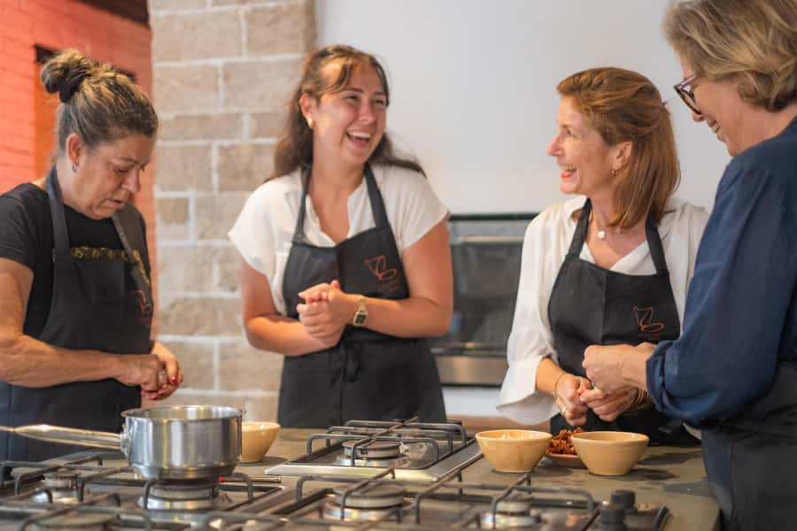 Essaouira: Moroccan pastry workshop - Preparing fruit and sesame cakes