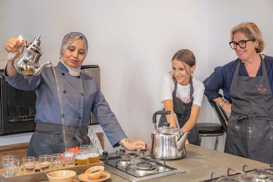 Essaouira: Moroccan pastry workshop - The mint tea ceremony at 3:30 p.m.