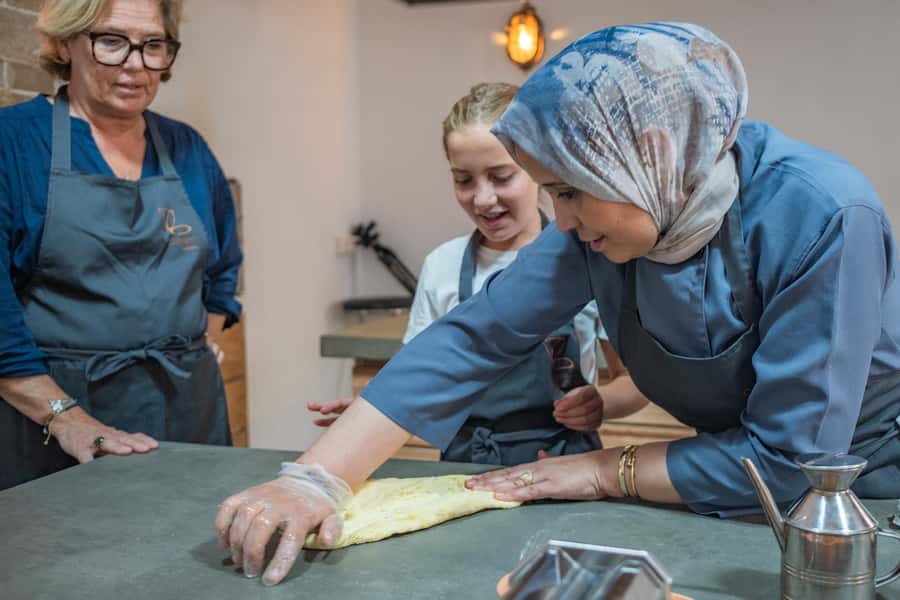 Essaouira: Moroccan pastry workshop - Making gazelle horns by hand