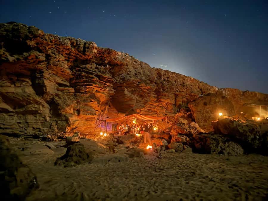 Essaouira Sandboarding & Sunset Picnic in a Berber tent - Mint tea and Moroccan cakes by the water