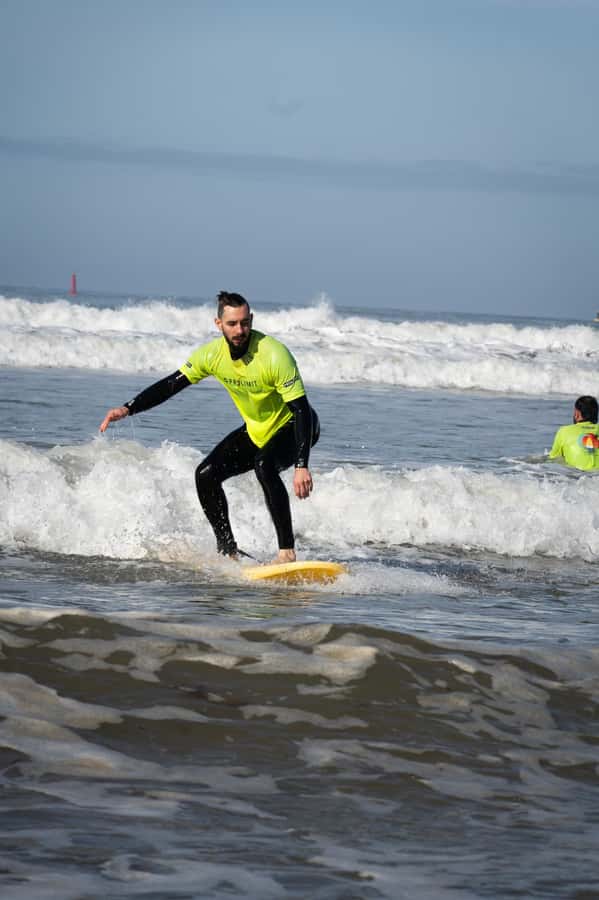 Essaouira: Surf Lesson with changing rooms & Hot showers - Into the water: catching your first waves