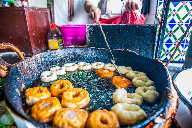 Evening Marrakech: Gastronomic and Market Tour Inside the Medina - Dinner in Djemaa El Fna: spectacle with a simple meal