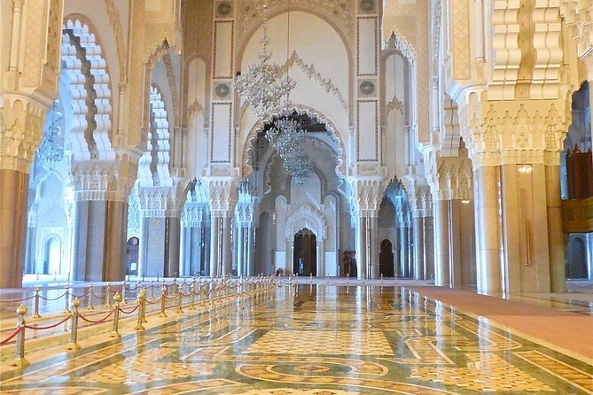 Exclusive tour of Casablanca with access to the Hassan II Mosque - From Royal Golf Anfa to modern Maârif