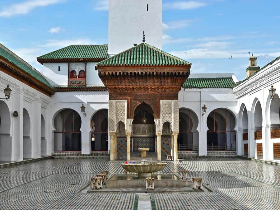 Fes: Royal Palace, Madrasa, Tannery & Souks and Medina Tour - Why a guide matters in Fes Medina