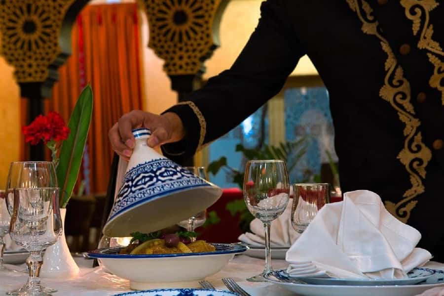 Fes : Unforgettable Dinner Show Experience with hotel pickup - What arrives on the Moroccan dinner table