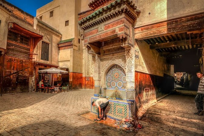 Fez Guided Tour of Artisans and Handicrafts Full-Day Private Tour - Al Quaraouiyine and the city’s intellectual past