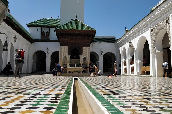 Fez guided Tour with a Local Guide - Moulay Idriss II and the limits of outside viewing