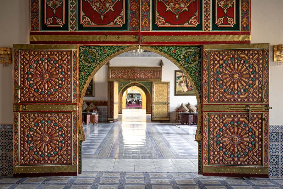 Fez Medina: Local Cultural Highlights Guided Tour - Beyond the lanes: ramparts and the South Tower
