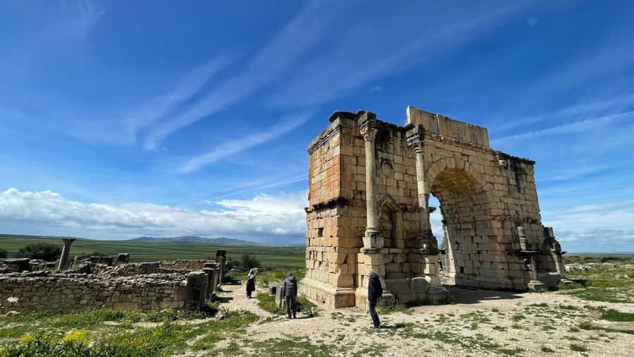 From Fes: Meknes Volubilis and Moulay Idriss Day Trip - Food, timing, and the long return to Fes