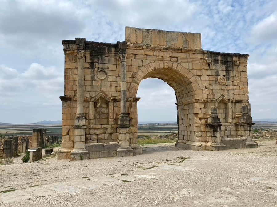 From Fes: Volubilis, Moulay Idriss, & Meknes Full-Day Trip - Moulay Idriss Zerhoun between ruins and city