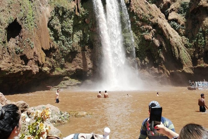 From Marrakech: Day trip to Ouzoud waterfalls and boat tour - Arriving at Cascades d’Ouzoud