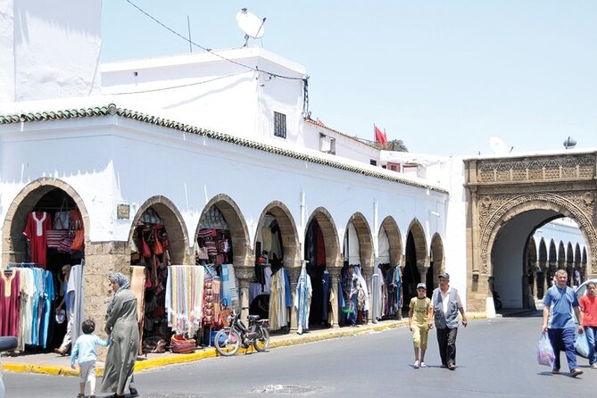 From Rick’s Café to Royal Palaces: A Casablanca Adventure - Central Market offers a more everyday view