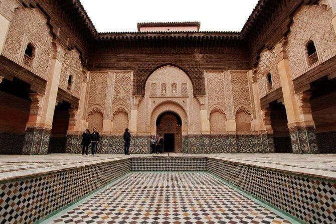 Half Day Guided Walking Tour in the Medina of Fez - Place R’cif and the first steps into the medina