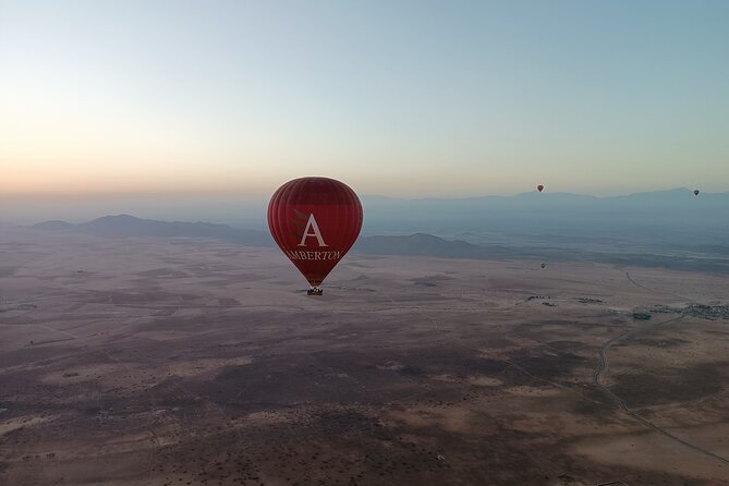 Hot air balloon flight to Marrakech in a small group. Breakfast - Pilots, safety, and the feel in the basket