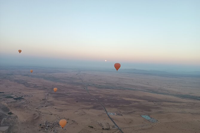 Hot air balloon flight to Marrakech in a small group. Breakfast - Watching the balloon come alive