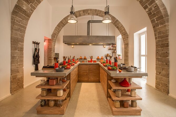 l'Atelier - Moroccan Cooking Workshop in Essaouira - Walking into Essaouira’s spice souks