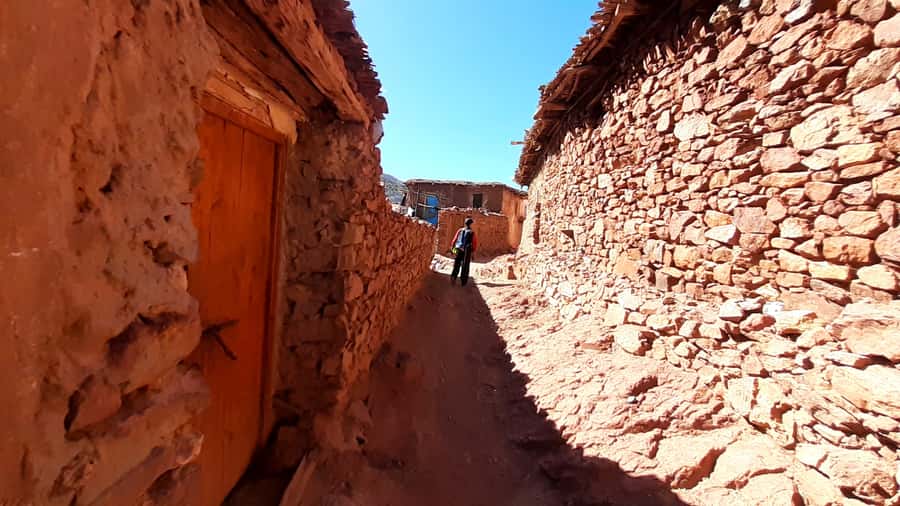 Marrakech: 2-Day Atlas Villages Trekking Tour - Optional pottery, carpets, henna, and argan products