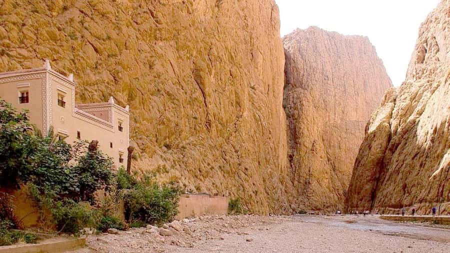 Marrakech: 3-Day Merzouga and Sahara Desert Tour - Day 1: Crossing the High Atlas to Ait Ben Haddou