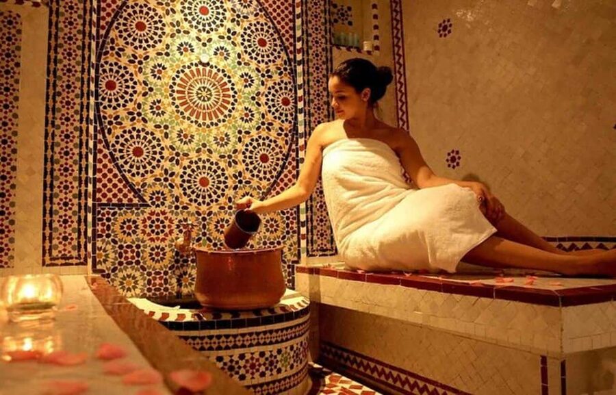 Marrakech: 3H Traditional Hammam & Massage & Hotel Pick up - Entering the steam room and starting the hammam