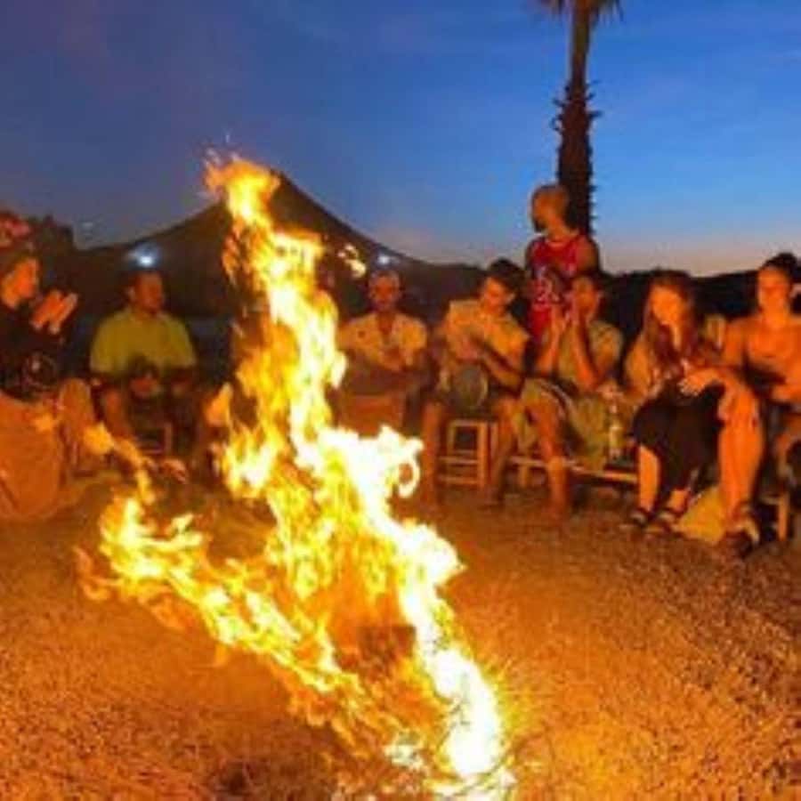 Marrakech: Agafay Desert Magic Sunset Dinner & Live Show - Berber music, dancing, and the campfire