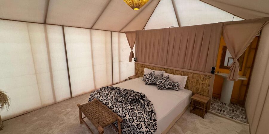 Marrakech: Agafay Desert Overnight Stay, Dinner & Activities - Moroccan dinner by the fire