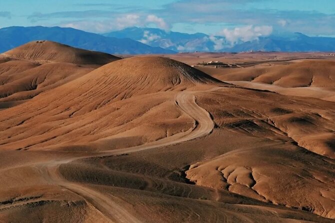 Marrakech: Agafay Desert Sunset, Camel Ride, and Dinner Show - What the guides add to the experience