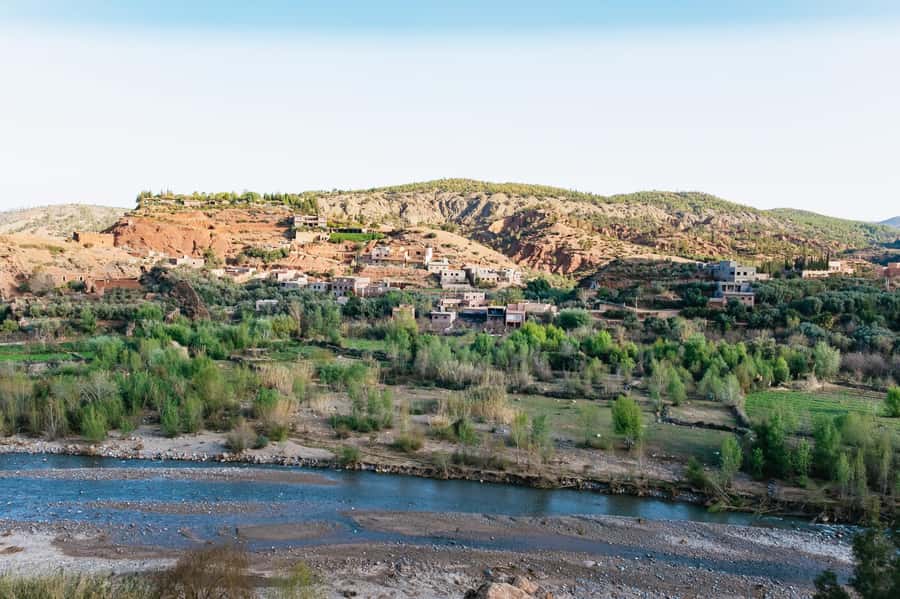 Marrakech: Atlas Mountains and 5 Valleys Day Tour with Lunch - What the guide adds to the drive