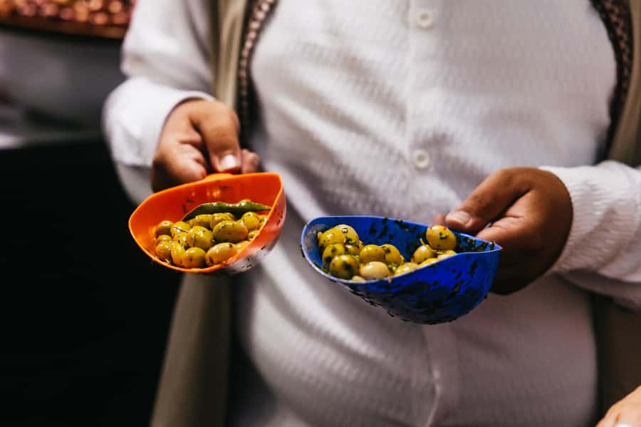 Marrakech: Authentic Moroccan Food Walking Tour & Dinner - Why the guides matter so much