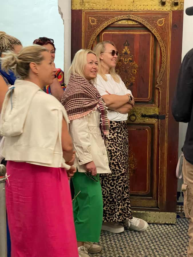 Marrakech: Bahia Palace, Madrassa & Souks Guided Tour - Which guide experience can you expect?