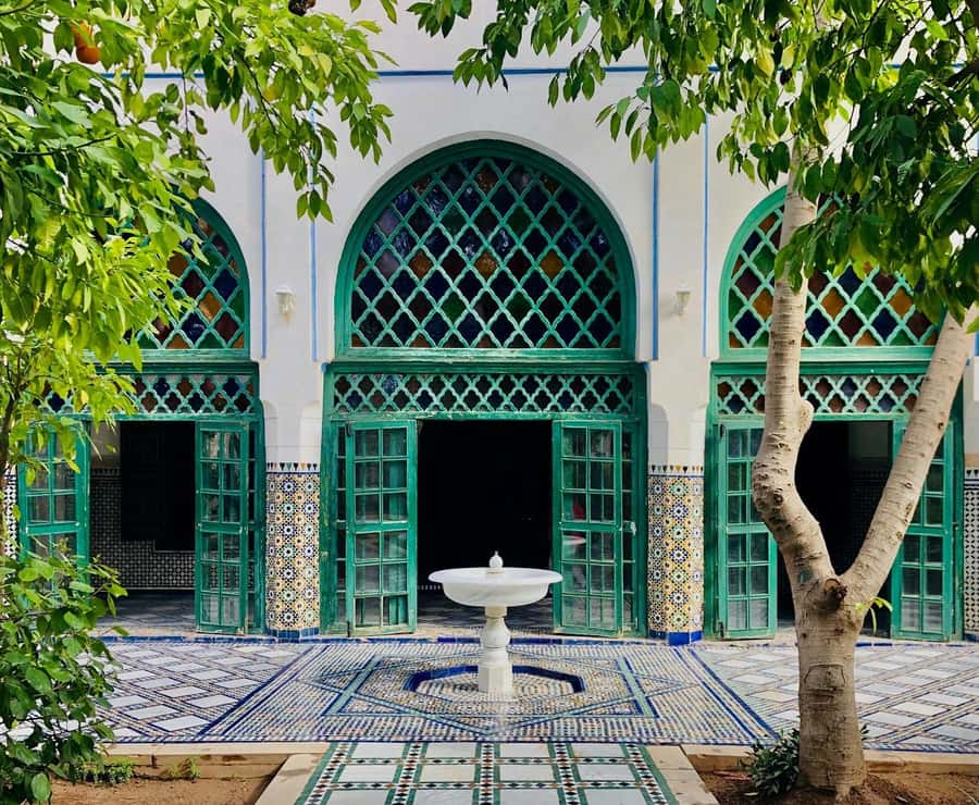 Marrakech: Bahia Palace, Saadian Tombs, & Koutoubia Mosque - The guides are the main reason to book